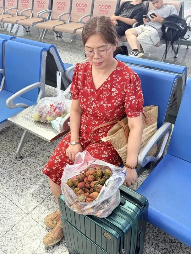 最近,安检仪又被“小圆球”刷屏了 最近,安检仪又被“小圆球”刷屏了
