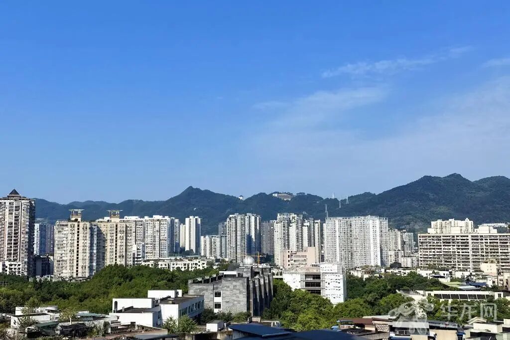 重庆发布高温红色预警,多地日最高气温将升至40℃~42℃ 重庆发布高温红色预警,多地日最高气温将升至40℃~42℃