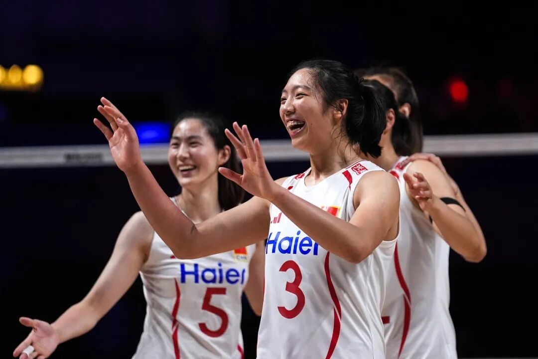 赢得漂亮!中国女排逆转美国,时隔两年重返世联赛四强 赢得漂亮!中国女排逆转美国,时隔两年重返世联赛四强