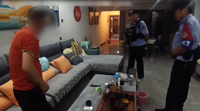“我今晚太狂躁了……”昆明一男子扬言“要犯罪”,结果→ “我今晚太狂躁了……”昆明一男子扬言“要犯罪”,结果→