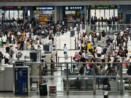 台风“红霞”将至 26日广东省内铁路全线停运 台风“红霞”将至 26日广东省内铁路全线停运