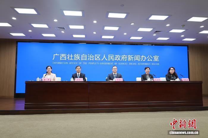 广西社保卡持卡人数逾5200万 “一卡通”便民生态圈加速成型 广西社保卡持卡人数逾5200万 “一卡通”便民生态圈加速成型