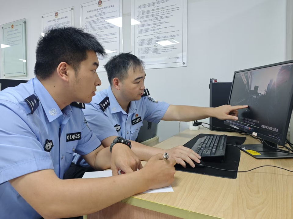 “碰瓷”团伙引诱他人无证驾驶,致事故后“私了”?上海警方出手了! “碰瓷”团伙引诱他人无证驾驶,致事故后“私了”?上海警方出手了!