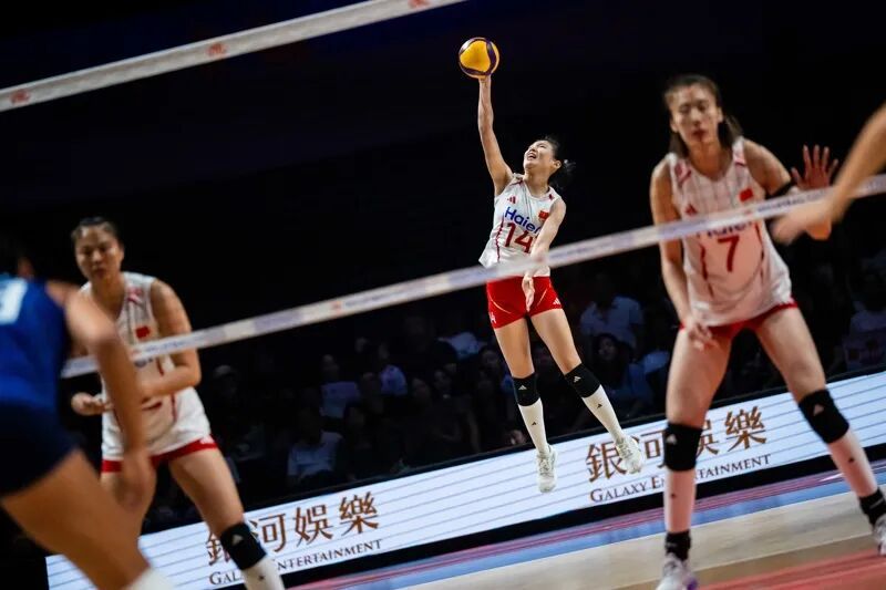 “黑八奇迹”成真!中国女排3:2逆转美国队,晋级世联赛总决赛四强 “黑八奇迹”成真!中国女排3:2逆转美国队,晋级世联赛总决赛四强
