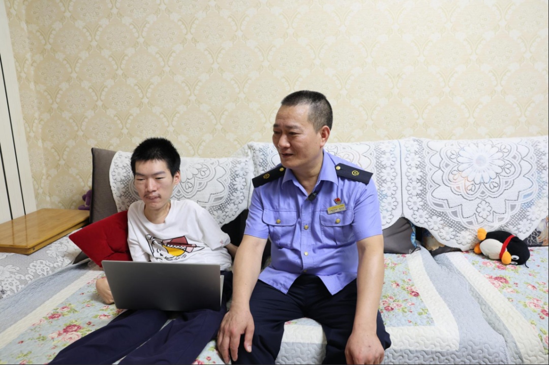 高考640分，全身几近瘫痪的“铁路娃”，被理想大学录取！