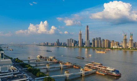 长江航运上半年吞吐量近20亿吨 长江航运上半年吞吐量近20亿吨