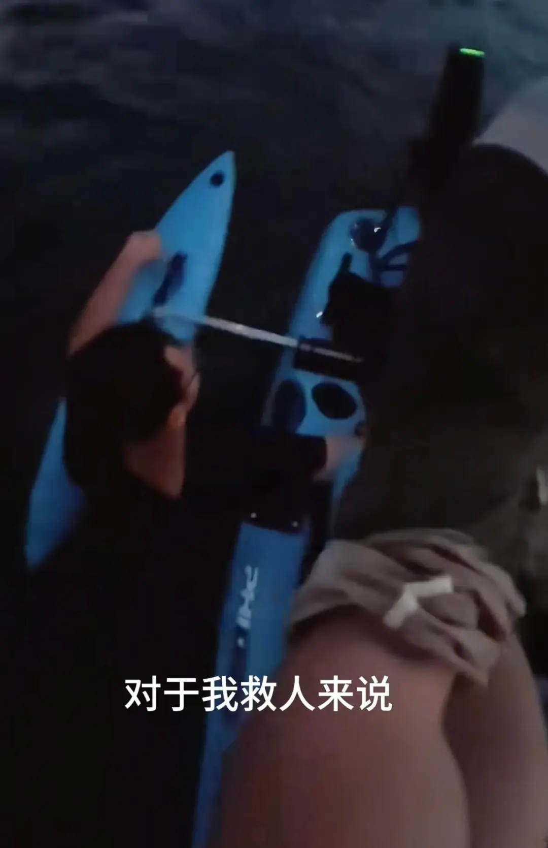 博主在重庆嘉陵江划船时救起两落水男孩,回应:小船无法同时载三人,回想觉得后怕 博主在重庆嘉陵江划船时救起两落水男孩,回应:小船无法同时载三人,回想觉得后怕