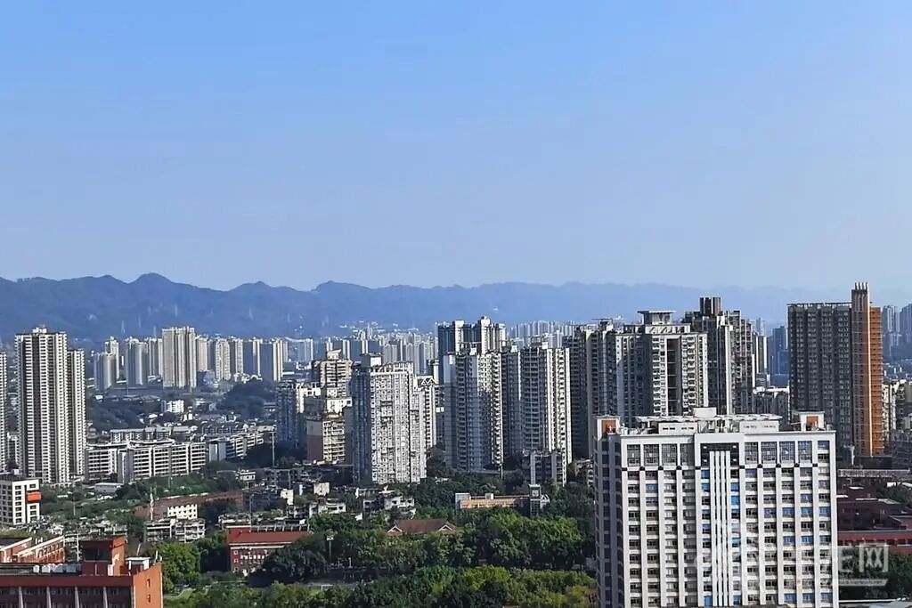 重庆发布高温红色预警,多地日最高气温将升至40℃~42℃ 重庆发布高温红色预警,多地日最高气温将升至40℃~42℃