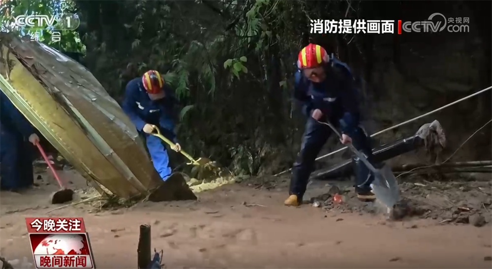 “高温+暴雨+强对流”三预警齐发 各地各部门积极应对构筑坚实安全防线 “高温+暴雨+强对流”三预警齐发 各地各部门积极应对构筑坚实安全防线