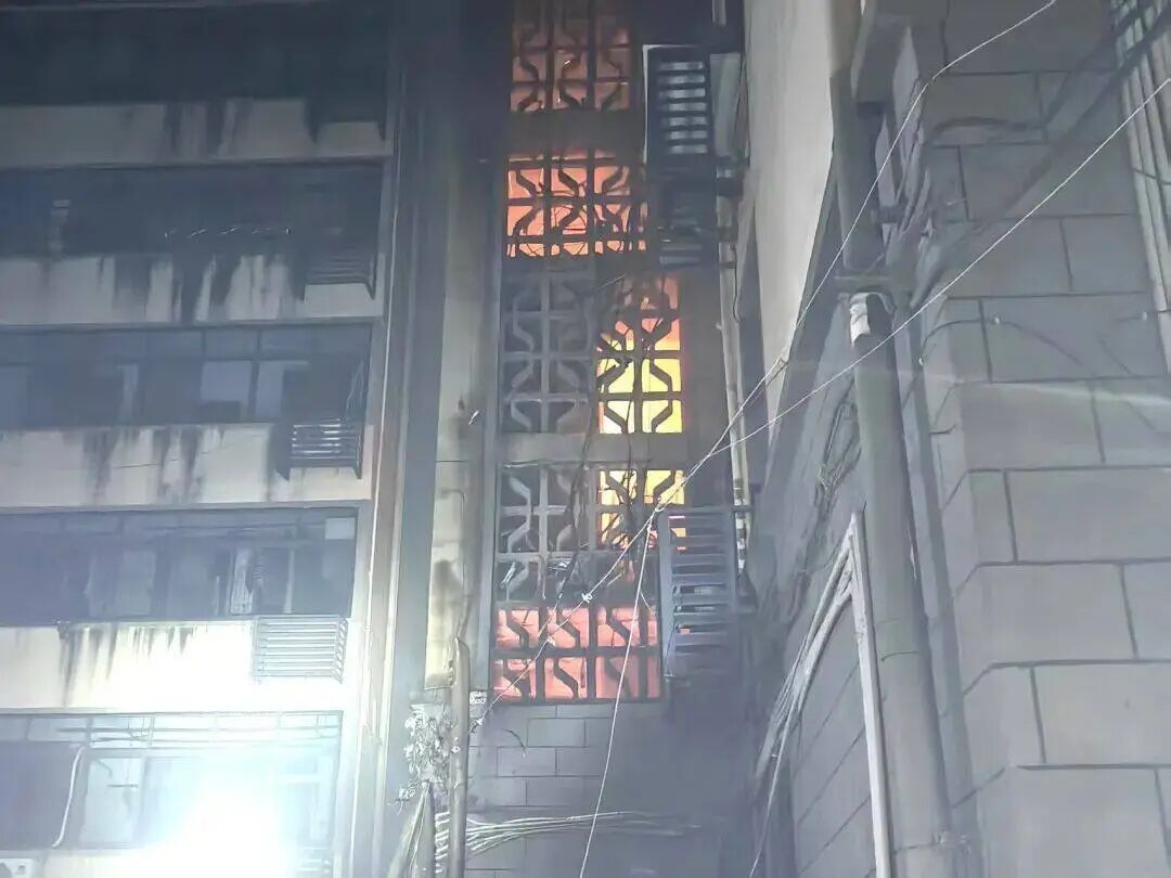 江西南昌一小区深夜突发火灾,16人被困,这个习惯太危险 江西南昌一小区深夜突发火灾,16人被困,这个习惯太危险