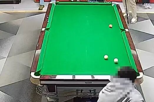 一男子声称被殴打报警,揭开台球厅里暗藏的“追分赌局”…… 一男子声称被殴打报警,揭开台球厅里暗藏的“追分赌局”……