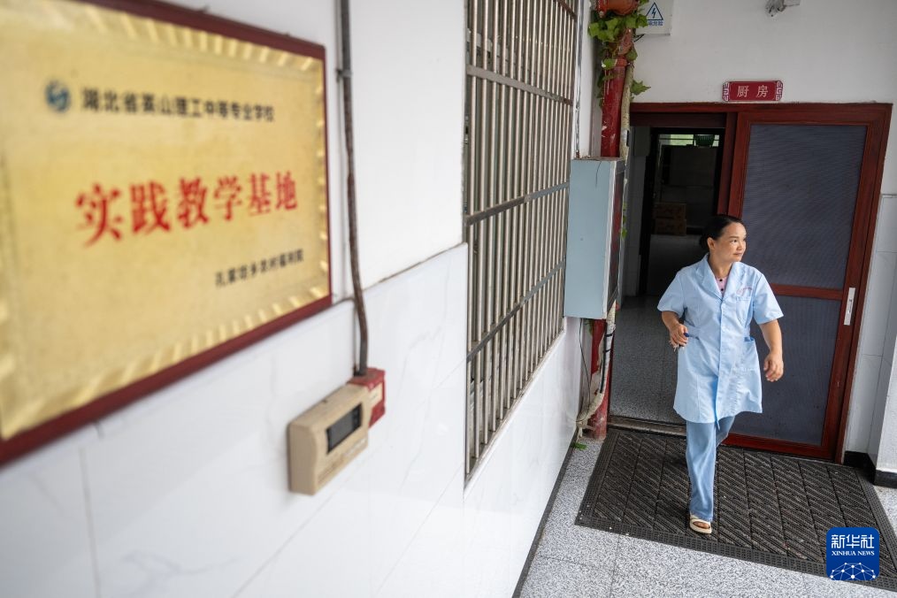 基层一线党旗红丨大别山下的养老守护者 基层一线党旗红丨大别山下的养老守护者