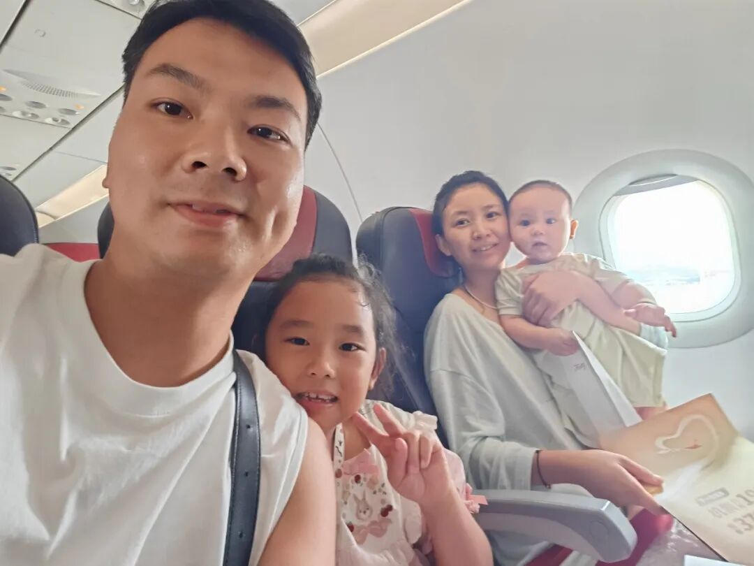 宝爸怕8个月宝宝深夜乘机吵到乘客,提前备100副耳塞发出20多副,当事人回应 宝爸怕8个月宝宝深夜乘机吵到乘客,提前备100副耳塞发出20多副,当事人回应
