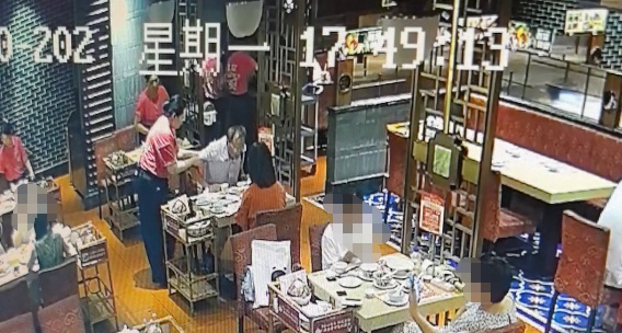 再晚半小时人就没了!男子来杭旅游在商场肚子突然变大,饭店女员工三句话,抢回一条命 再晚半小时人就没了!男子来杭旅游在商场肚子突然变大,饭店女员工三句话,抢回一条命