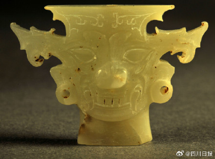 三星堆青铜面具撞脸石家河玉神人像
