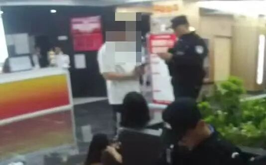 一男子声称被殴打报警,揭开台球厅里暗藏的“追分赌局”…… 一男子声称被殴打报警,揭开台球厅里暗藏的“追分赌局”……