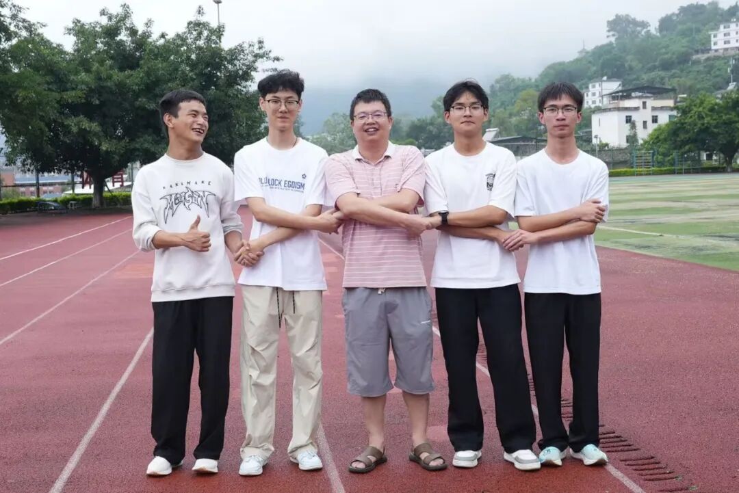 606分圆梦川大!四川凉山脑瘫少年陈文杰收到录取通知书,未来计划读研读博 606分圆梦川大!四川凉山脑瘫少年陈文杰收到录取通知书,未来计划读研读博