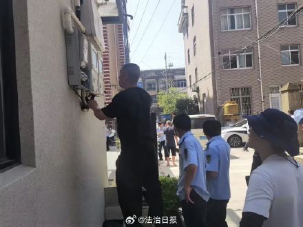 女子阻碍执法 泼开水烫伤执法人员被拘 女子阻碍执法 泼开水烫伤执法人员被拘