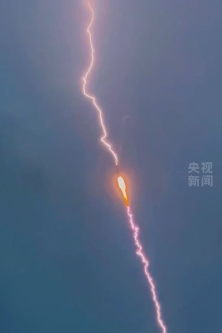 长征三号乙,被闪电击中继续飞 长征三号乙,被闪电击中继续飞