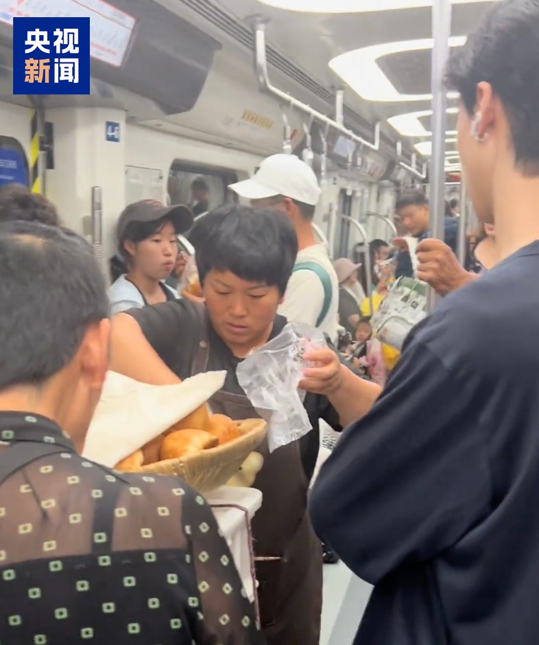 把乘客“香迷糊”的烤馒头,入驻地铁站了! 把乘客“香迷糊”的烤馒头,入驻地铁站了!