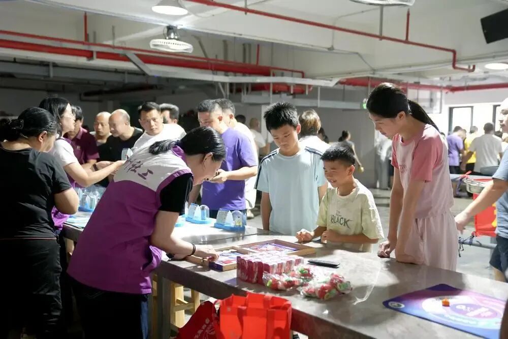 这家工厂暑假免费帮员工带娃还管饭,老板回应来了…… 这家工厂暑假免费帮员工带娃还管饭,老板回应来了……