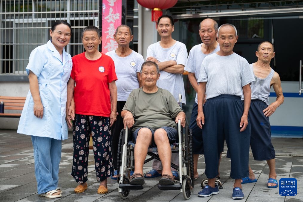基层一线党旗红丨大别山下的养老守护者 基层一线党旗红丨大别山下的养老守护者
