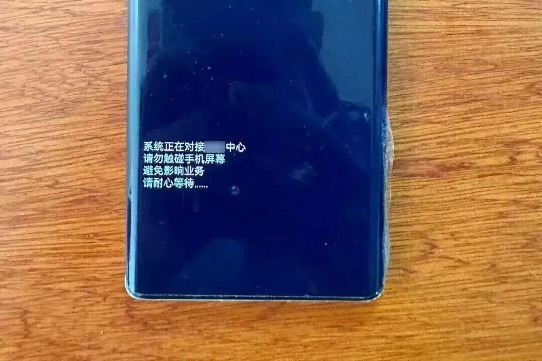 一个回形针 保住97万元！手机黑屏别慌 迅速拔卡