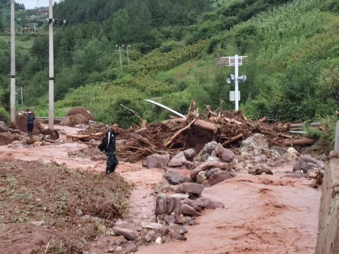 滑坡、泥石流发生前,云南多地紧急转移69人! 滑坡、泥石流发生前,云南多地紧急转移69人!