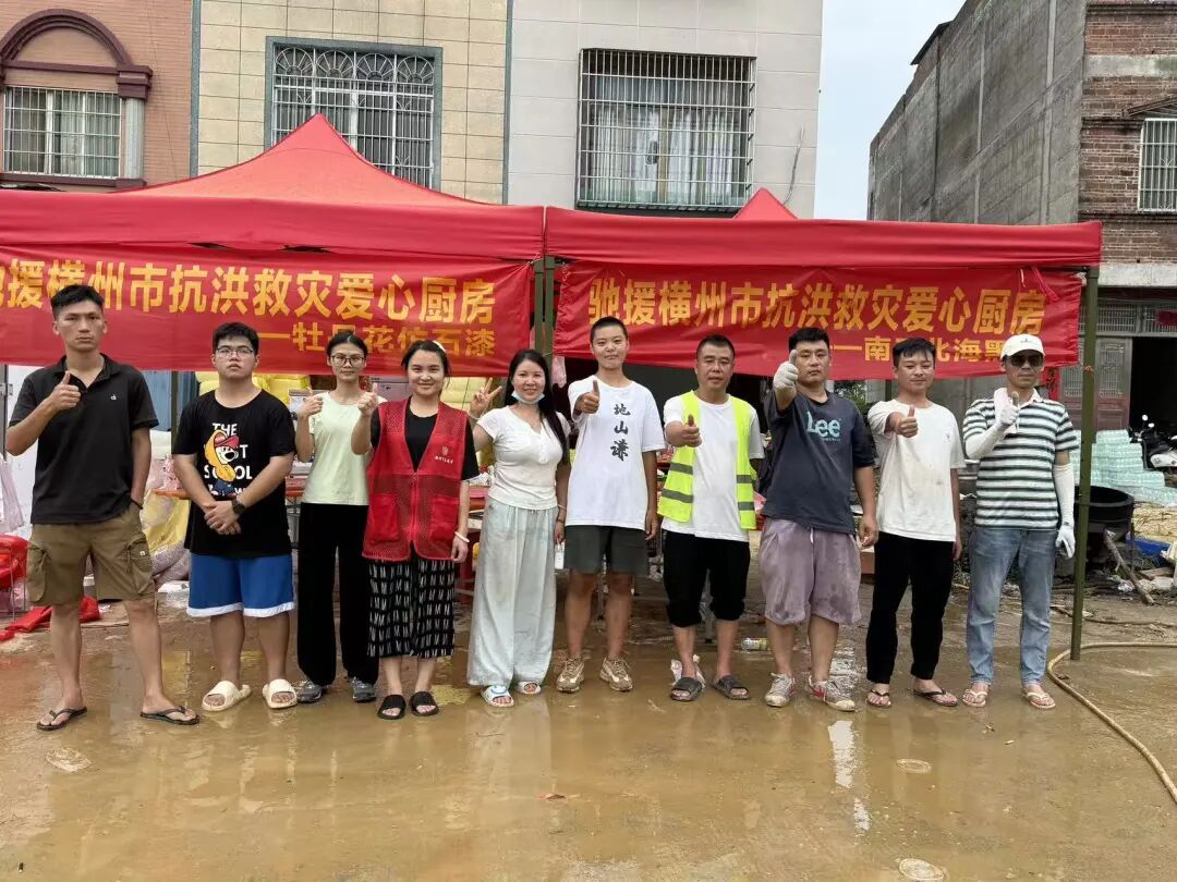 洪灾发生后,那些千里奔赴灾区的普通人,“就是想过来帮一把” 洪灾发生后,那些千里奔赴灾区的普通人,“就是想过来帮一把”