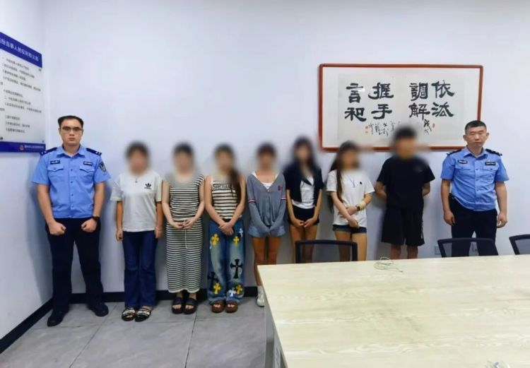 凌晨出击!柳州警方一夜劝返21人,抓获2人,查获管制器具 凌晨出击!柳州警方一夜劝返21人,抓获2人,查获管制器具