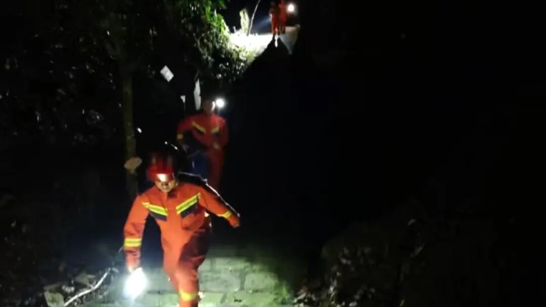 一驴友受伤被困景区！重要提醒→