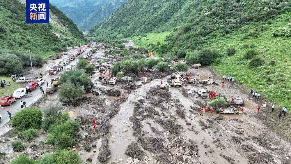 甘肃一景区山洪已致10人遇难 遇山洪、泥石流如何科学避险→ 甘肃一景区山洪已致10人遇难 遇山洪、泥石流如何科学避险→