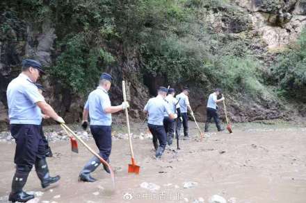 甘肃渭源突发山洪已救出174人 甘肃渭源突发山洪已救出174人