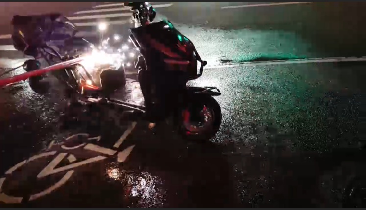 又一起，电动自行车骑着骑着突起火