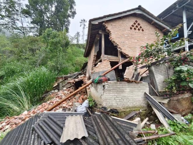滑坡、泥石流发生前,云南多地紧急转移69人! 滑坡、泥石流发生前,云南多地紧急转移69人!