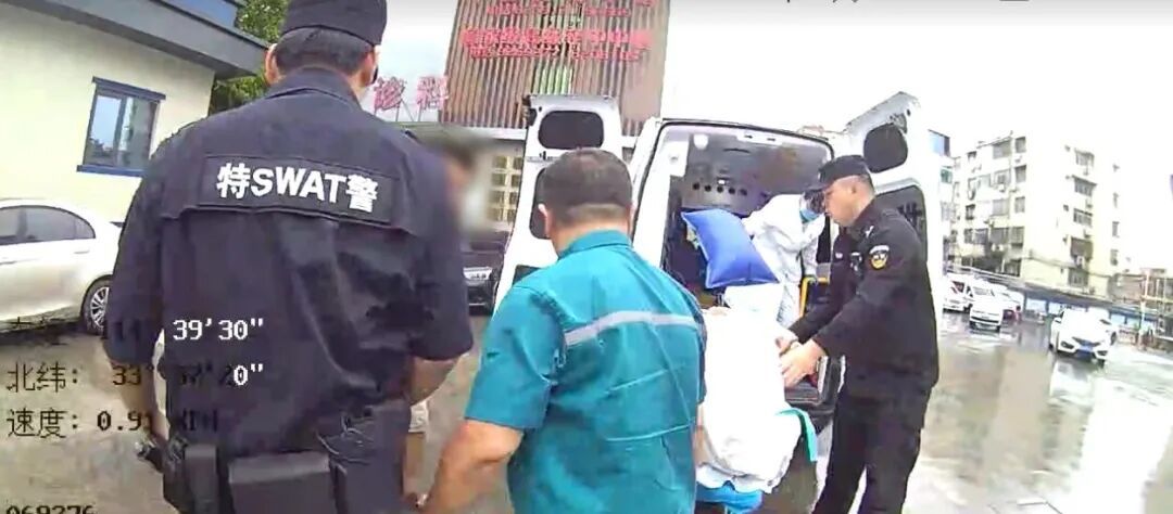 商水特巡警14分钟紧急护送,为危重患者开辟“生命通道”! 商水特巡警14分钟紧急护送,为危重患者开辟“生命通道”!