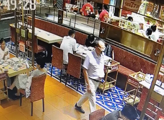 再晚半小时人就没了！男子就餐时肚子突然异常鼓起，女店长苦劝送医抢回一条命