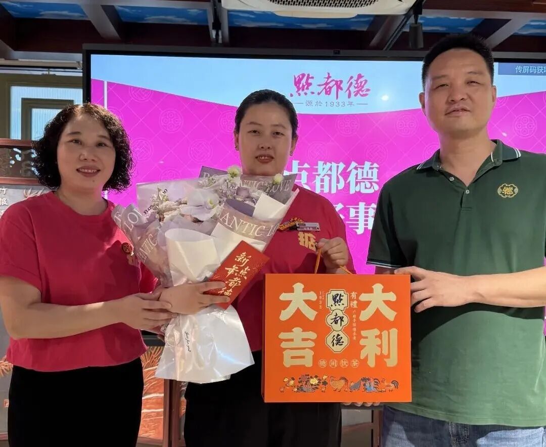 失血达2000毫升！老人商场用餐时肚子突然变大，女店员发现异常抢回一条命！