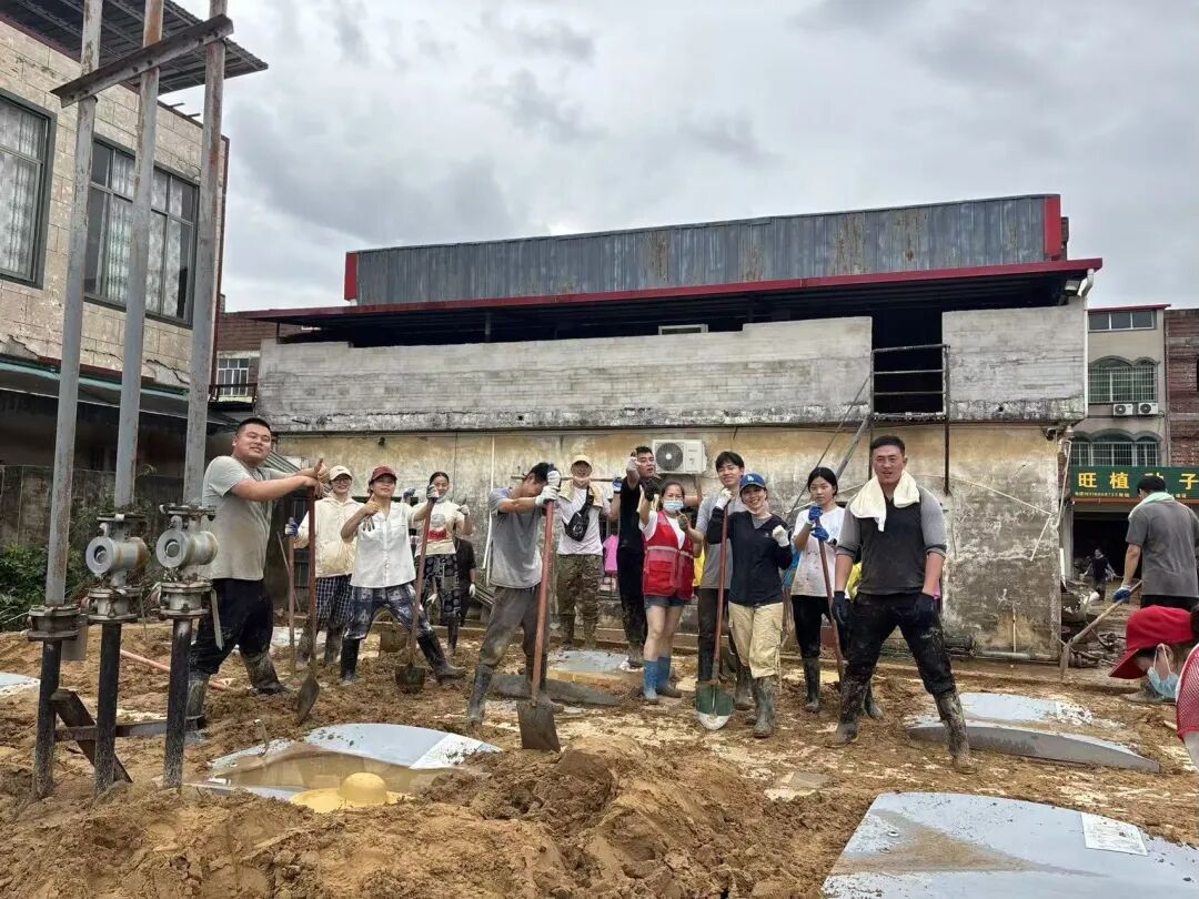 洪灾发生后,那些千里奔赴灾区的普通人,“就是想过来帮一把” 洪灾发生后,那些千里奔赴灾区的普通人,“就是想过来帮一把”