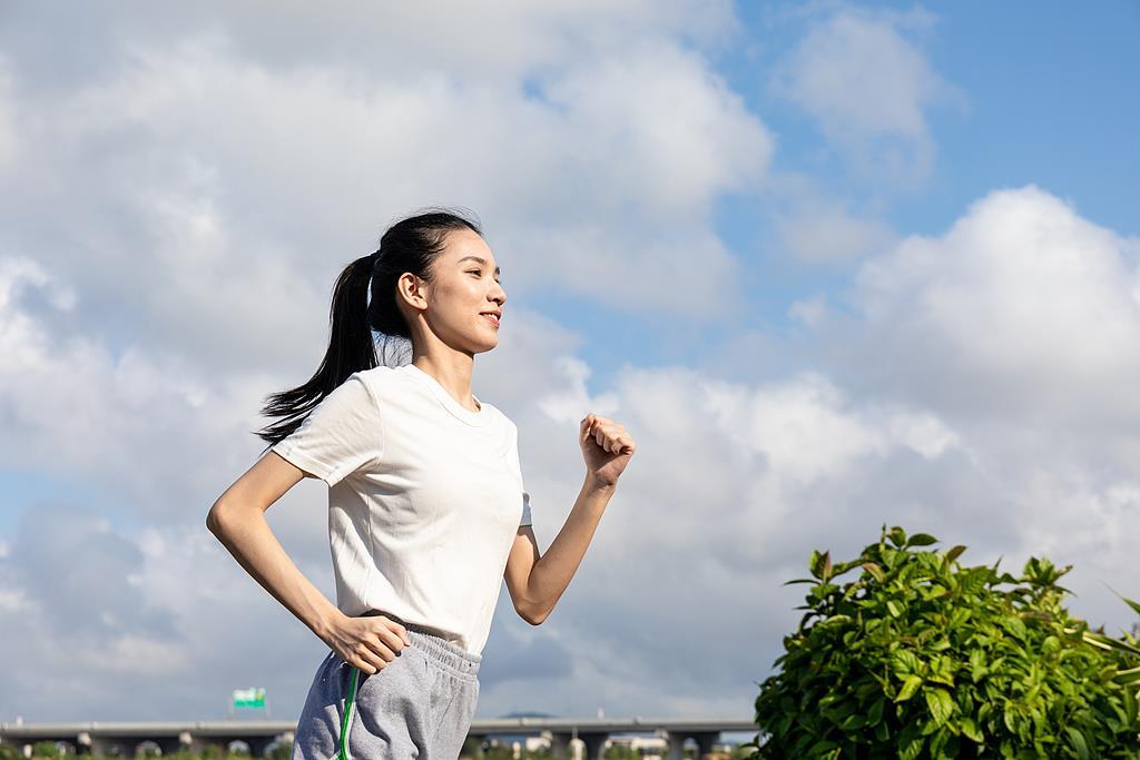 胸闷、急促换气……夏季呼吸性碱中毒高发 学会这几招能救命→ 胸闷、急促换气……夏季呼吸性碱中毒高发 学会这几招能救命→