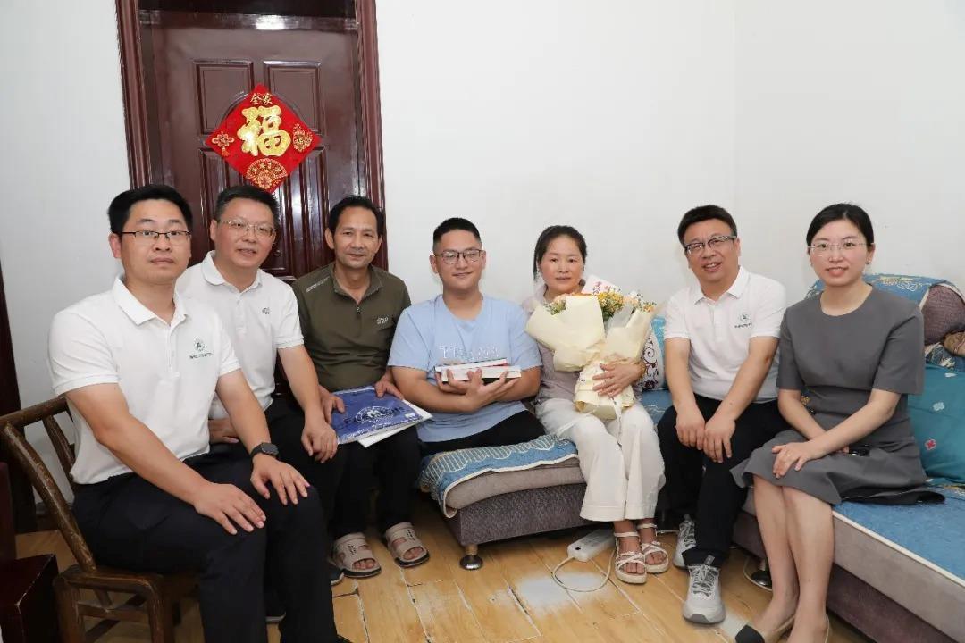 “板凳男孩”方宇翔,已被录取! “板凳男孩”方宇翔,已被录取!