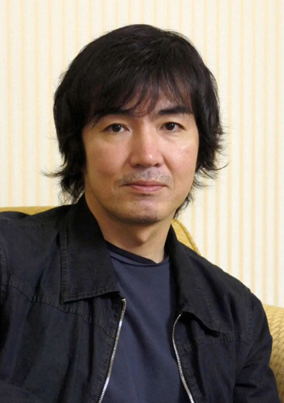 日本作家东野圭吾因结肠癌去世,终年68岁,代表作有《嫌疑人X的献身》、《白夜行》等 日本作家东野圭吾因结肠癌去世,终年68岁,代表作有《嫌疑人X的献身》、《白夜行》等