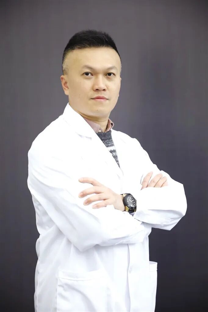 10分钟,生死急救!海南5岁男童小区泳池溺水,完全失去意识,口唇四肢紫绀发黑!危急时刻,正在现场游泳的医生出手了…… 10分钟,生死急救!海南5岁男童小区泳池溺水,完全失去意识,口唇四肢紫绀发黑!危急时刻,正在现场游泳的医生出手了……