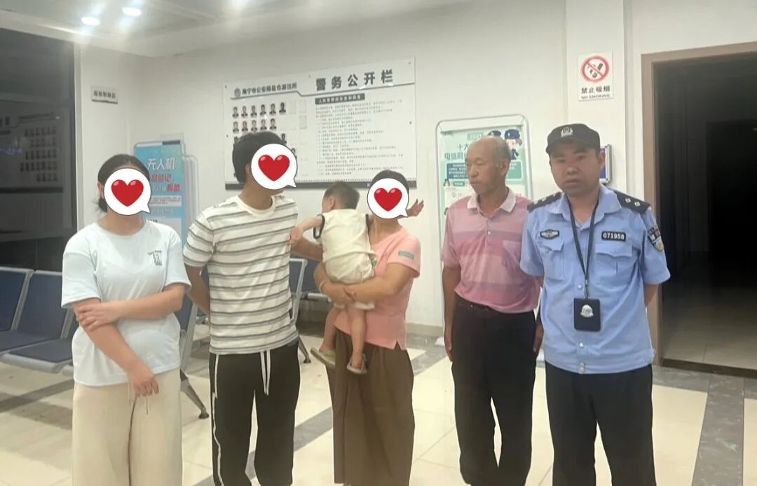 海宁街头,三岁萌娃摇摇晃晃要穿马路,粉衣男子果断出手…… 海宁街头,三岁萌娃摇摇晃晃要穿马路,粉衣男子果断出手……