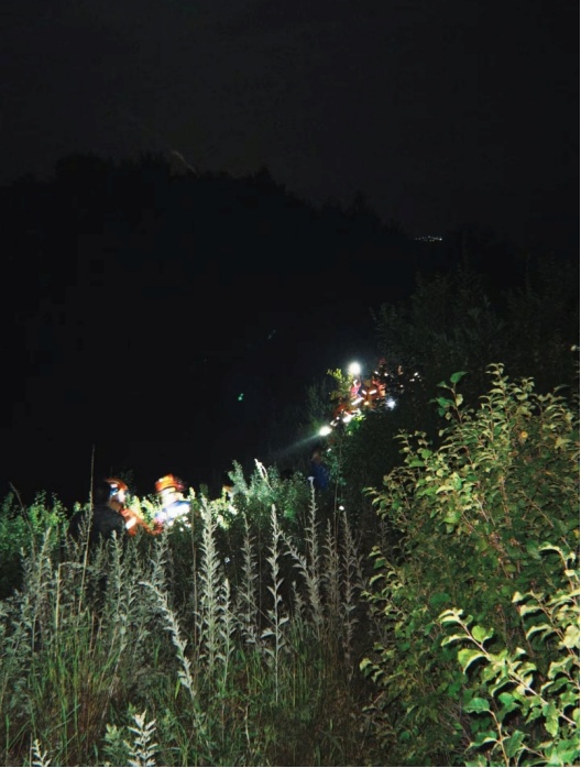 北京驴友惊魂一夜：40人被困网红野山凌晨获救