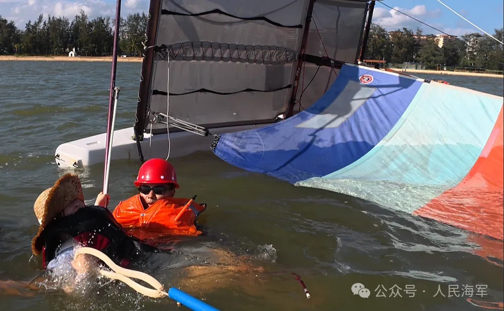 多大的运气！4名群众落水，遇上海军陆战队员在附近训练……