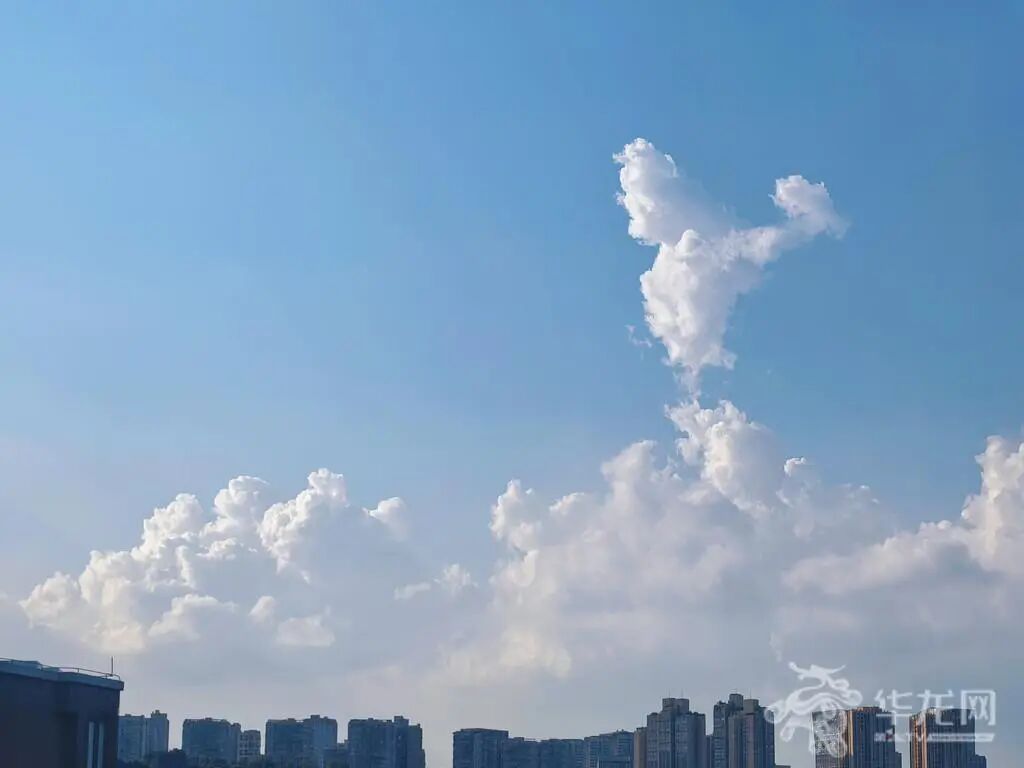 今天午后起,重庆多阵雨或雷雨,局地短时强降水+8~10级阵性大风 今天午后起,重庆多阵雨或雷雨,局地短时强降水+8~10级阵性大风