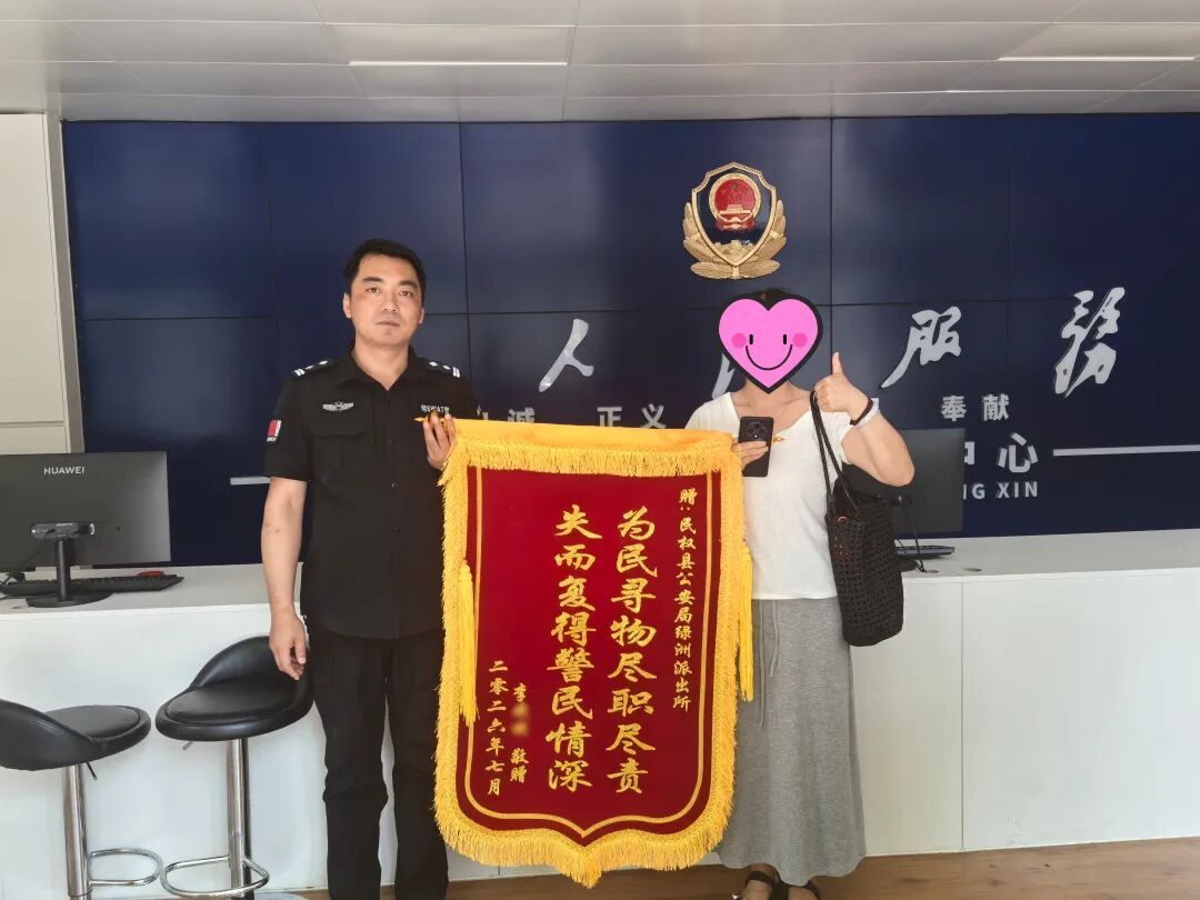一声大喊,特警冲了上去…… 一声大喊,特警冲了上去……