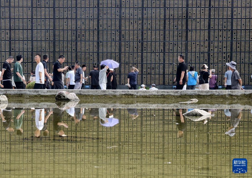 唐山大地震50周年：纪念墙下致哀思