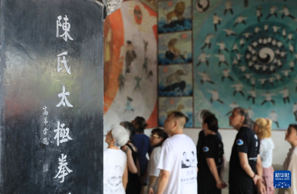 河南温县：“洋弟子”学太极